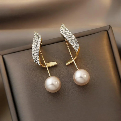 Chic Gold Pearl Drop Earrings